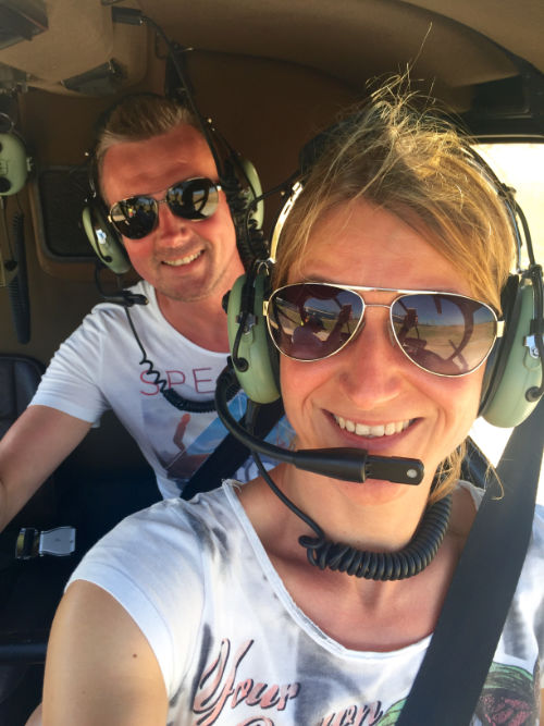 Sven und ich im Helikopter in Südafrika.